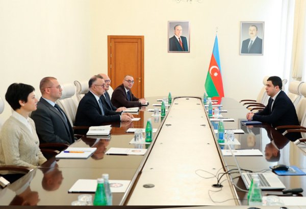 Səhiyyə Nazirliyində “Yüksəliş” müsabiqəsinin qalibi ilə görüş keçirilib (FOTO)
