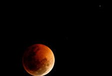 İlin ilk ay tutulması başlayır