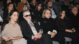 Heydər Əliyev Fondunun vitse-prezidenti Leyla Əliyeva “Neft bumu hamıya gülümsəyir” tamaşasının nümayişində iştirak edib (FOTO)