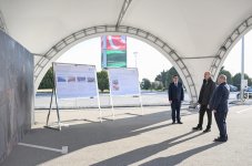 Prezident İlham Əliyev Bakıda məişət tullantıları daşıyan texnikalarla tanış olub (FOTO)