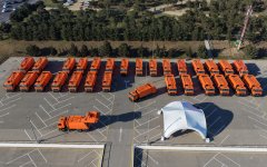 Prezident İlham Əliyev Bakıda məişət tullantıları daşıyan texnikalarla tanış olub (FOTO)