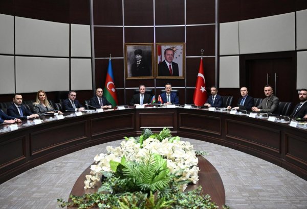 Azərbaycan və Türkiyə arasında müdafiə sistemlərinin tətbiqi və inkişaf etdirilməsi mövzusu müzakirə edilib (FOTO)