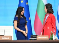 Leyla Əliyeva “Yaşıl enerji layihələri” sessiyasında çıxış edib (FOTO)