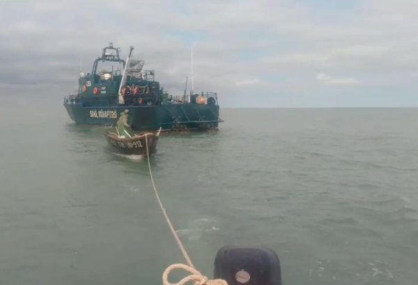 Xəzərdə köməksiz vəziyyətdə qalan balıqçılar xilas edilib (FOTO)