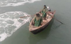 Xəzərdə köməksiz vəziyyətdə qalan balıqçılar xilas edilib (FOTO)