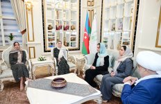 Leyla Əliyeva və Arzu Əliyeva Müqəddəs Ramazan ayı münasibətilə keçirilən iftar mərasimində iştirak ediblər (FOTO)