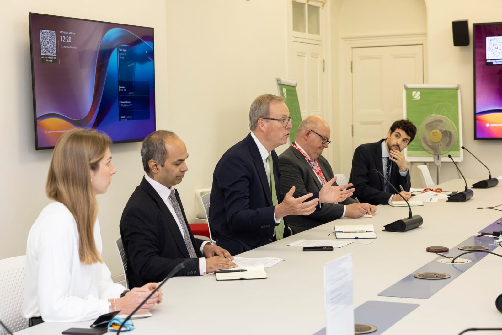 Azərbaycanla Böyük Britaniya rəqəmsal infrastruktur üzrə əməkdaşlığı müzakirə ediblər (FOTO)