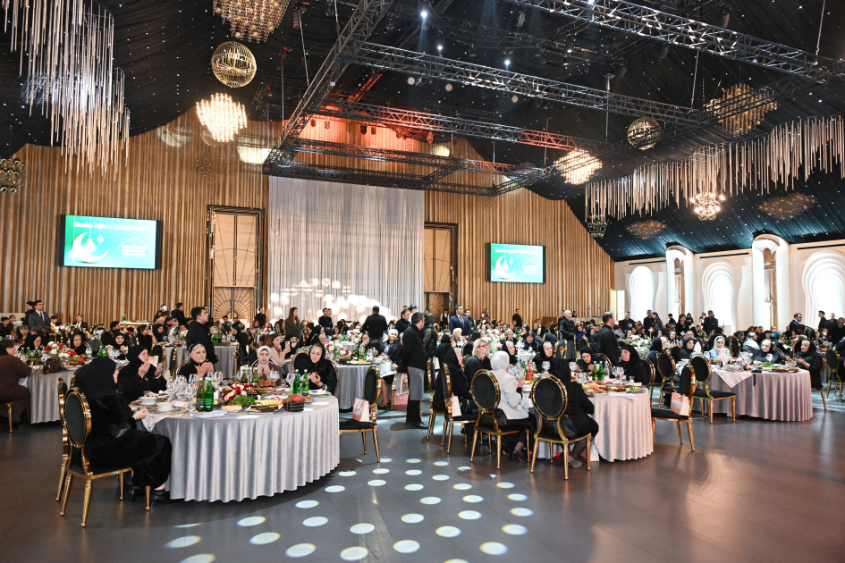 Heydər Əliyev Fondunun vitse-prezidenti Leyla Əliyeva şəhid ailələri ilə birlikdə iftar süfrəsində iştirak edib (FOTO)