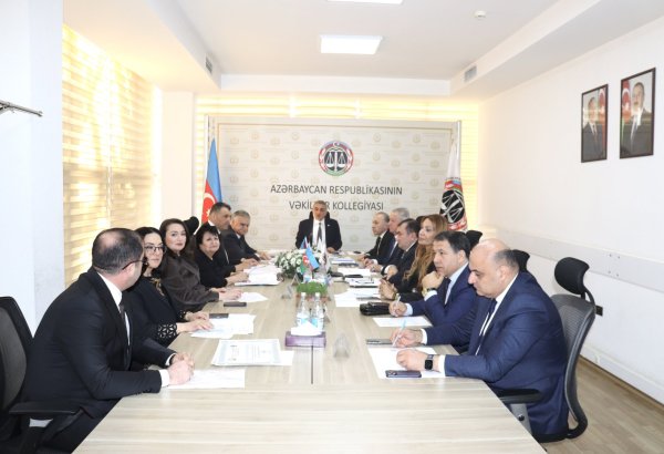 Vəkillər Kollegiyasının qərarı: bir vəkil xaric edilib, üçü cərimələnib