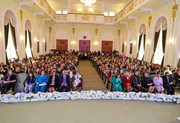 UNEC-də qadınların dayanıqlı inkişafda roluna həsr olunmuş I Beynəlxalq simpozium keçirilib (FOTO)