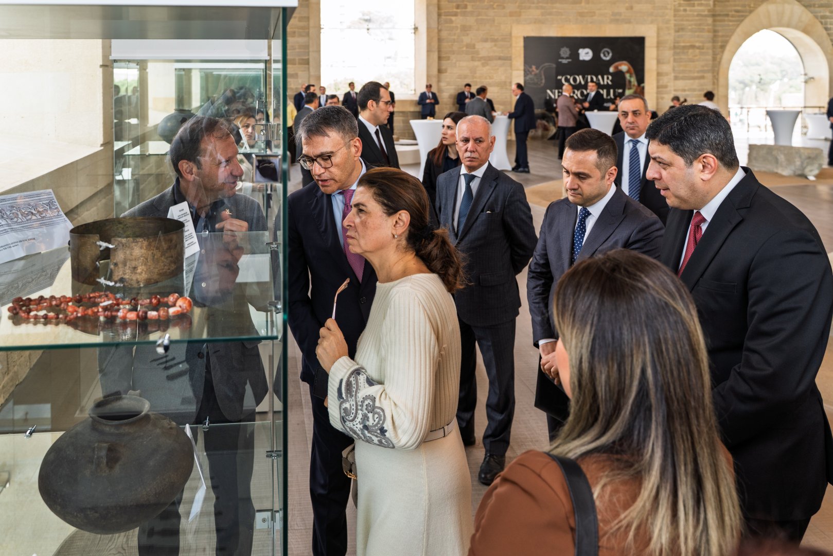 “Çovdar nekropolu” kitabı ictimaiyyətə təqdim edilib (FOTO/VİDEO)