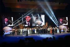 Leyla Əliyeva Heydər Əliyev Sarayında “Yalnız mədəniyyət” adlı musiqili tamaşada iştirak edib (FOTO)