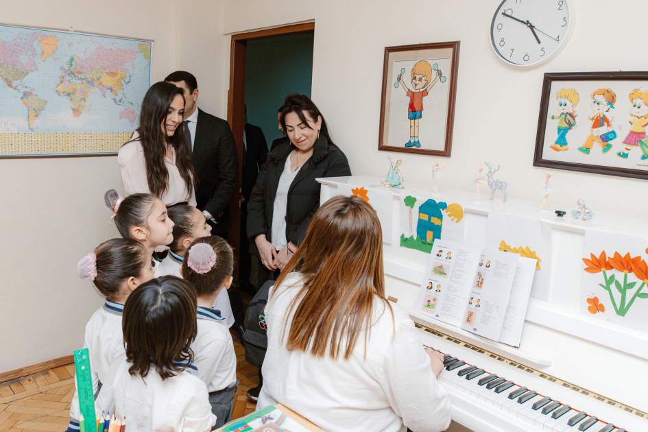 Heydər Əliyev Fondunun vitse-prezidenti Leyla Əliyeva Bakı Xoreoqrafiya Akademiyasının qonağı olub (FOTO)