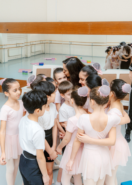 Heydər Əliyev Fondunun vitse-prezidenti Leyla Əliyeva Bakı Xoreoqrafiya Akademiyasının qonağı olub (FOTO)