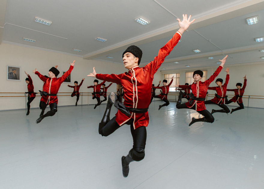 Heydər Əliyev Fondunun vitse-prezidenti Leyla Əliyeva Bakı Xoreoqrafiya Akademiyasının qonağı olub (FOTO)