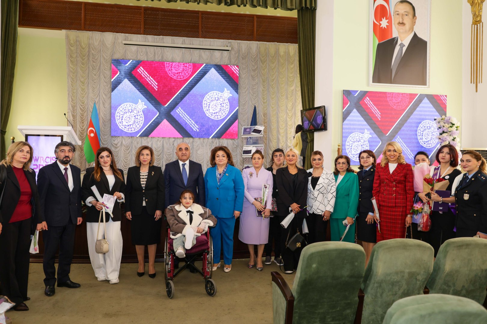 UNEC-də qadınların dayanıqlı inkişafda roluna həsr olunmuş I Beynəlxalq simpozium keçirilib (FOTO)