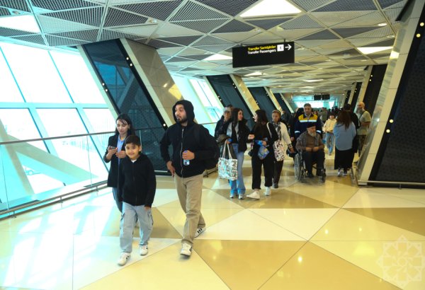 Yaxın Şərqdə qalan Azərbaycan vətəndaşları üçün növbəti təxliyə reysi həyata keçirilib (FOTO)