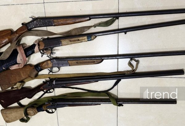 Qubada qanunsuz saxlanılan 5 ov tüfəngi aşkarlanıb