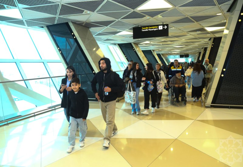 Yaxın Şərqdə qalan Azərbaycan vətəndaşları üçün növbəti təxliyə reysi həyata keçirilib (FOTO)