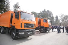 Xaçmaz rayonuna məişət tullantılarının daşınması üçün daha iki yeni texnika verilib (FOTO)