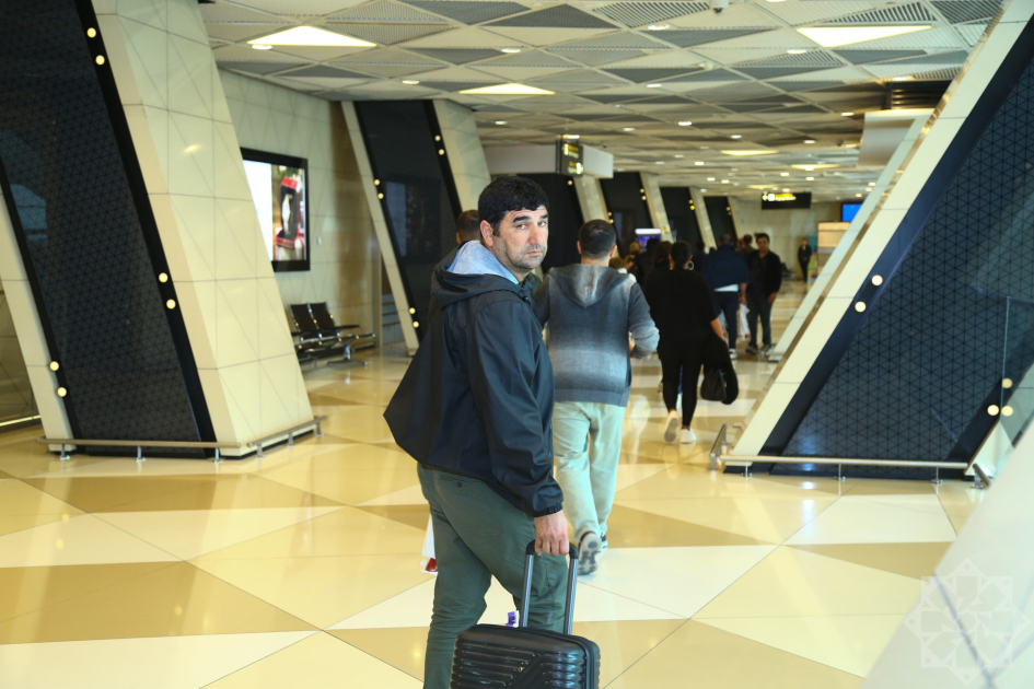 Yaxın Şərqdə qalan Azərbaycan vətəndaşları üçün növbəti təxliyə reysi həyata keçirilib (FOTO)