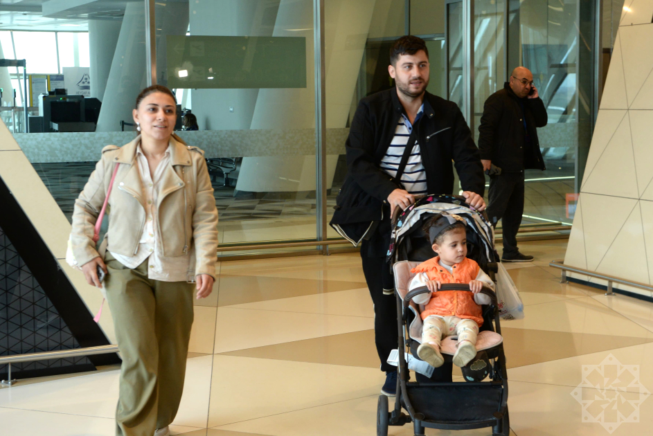 Yaxın Şərqdə qalan Azərbaycan vətəndaşları üçün növbəti təxliyə reysi həyata keçirilib (FOTO)