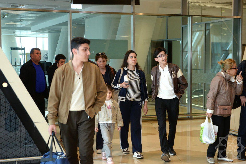 Yaxın Şərqdə qalan Azərbaycan vətəndaşları üçün növbəti təxliyə reysi həyata keçirilib (FOTO)