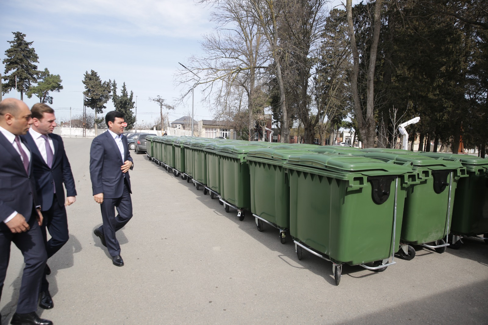 Xaçmaz rayonuna məişət tullantılarının daşınması üçün daha iki yeni texnika verilib (FOTO)