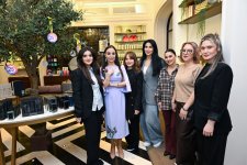 Leyla Əliyeva "Mənzərəyə açılan ev" mövzusunda qrup sərgisində iştirak edib (FOTO)