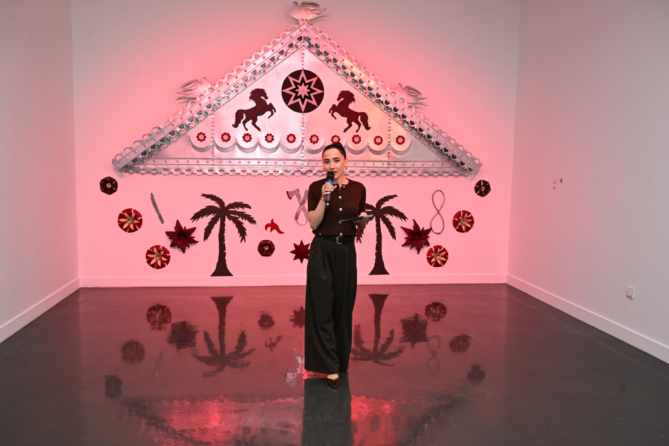 Leyla Əliyeva "Mənzərəyə açılan ev" mövzusunda qrup sərgisində iştirak edib (FOTO)