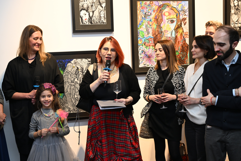 Leyla Əliyeva "Mənzərəyə açılan ev" mövzusunda qrup sərgisində iştirak edib (FOTO)