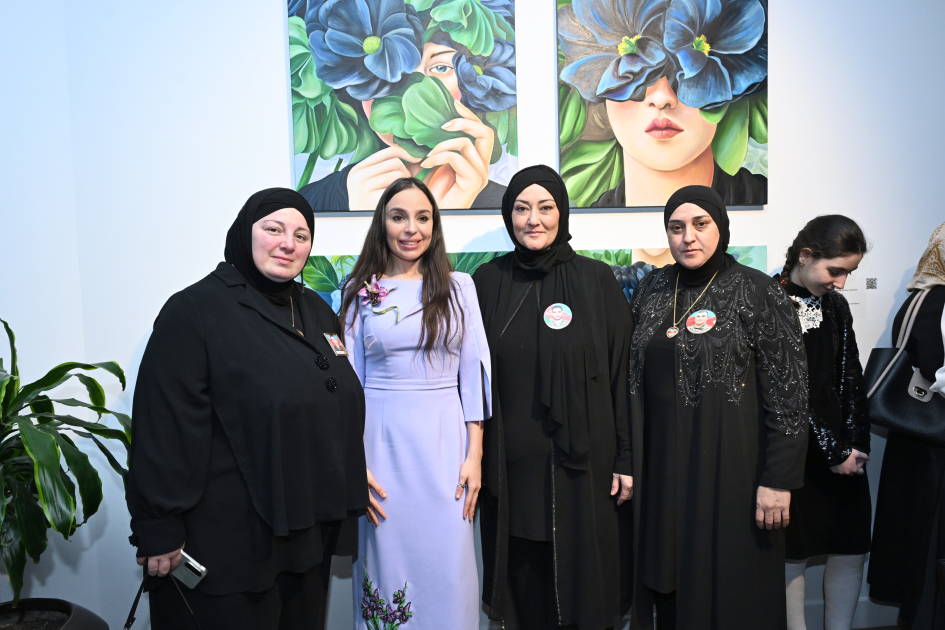 Leyla Əliyeva "Mənzərəyə açılan ev" mövzusunda qrup sərgisində iştirak edib (FOTO)