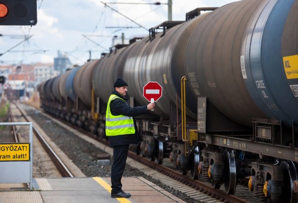 Macarıstan hökuməti neft tranzitini qadağan edib
