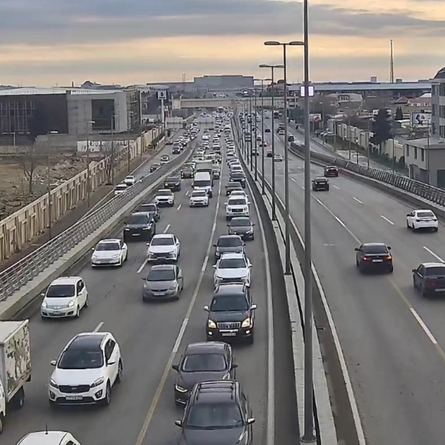 DİQQƏT: Bu yollarda tıxac var - SİYAHI (FOTO)