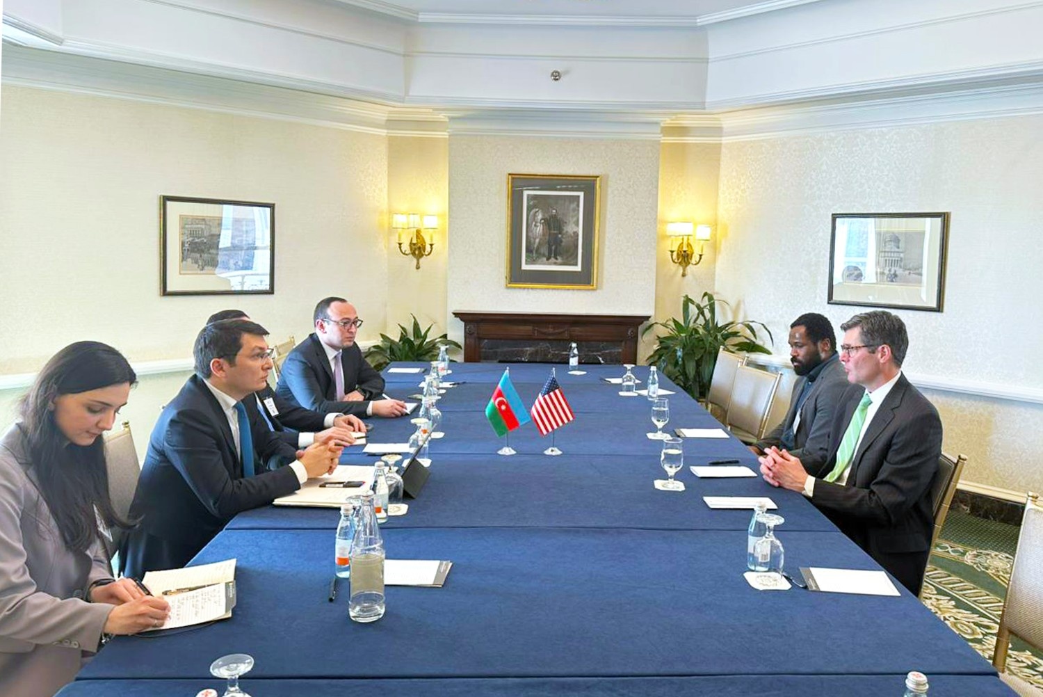 ABŞ ilə iqtisadi-ticarət tərəfdaşlığının gücləndirilməsinə dair müzakirələr aparılıb (FOTO)