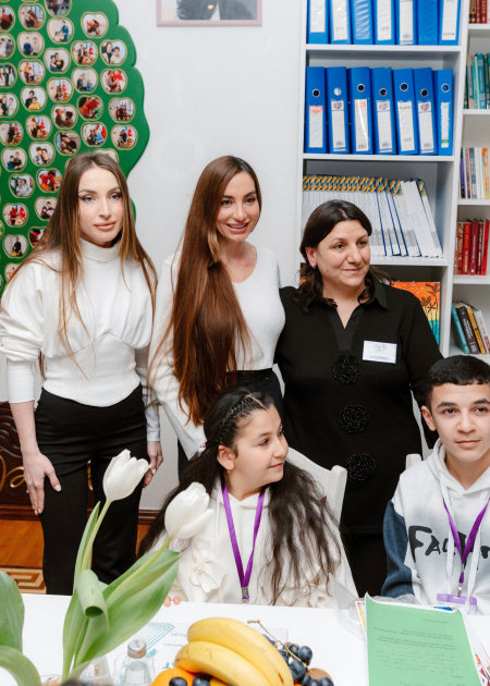 Leyla Əliyeva, Arzu Əliyeva və Alena Əliyeva “Yaşama Dəstək” Mərkəzində olublar (FOTO)