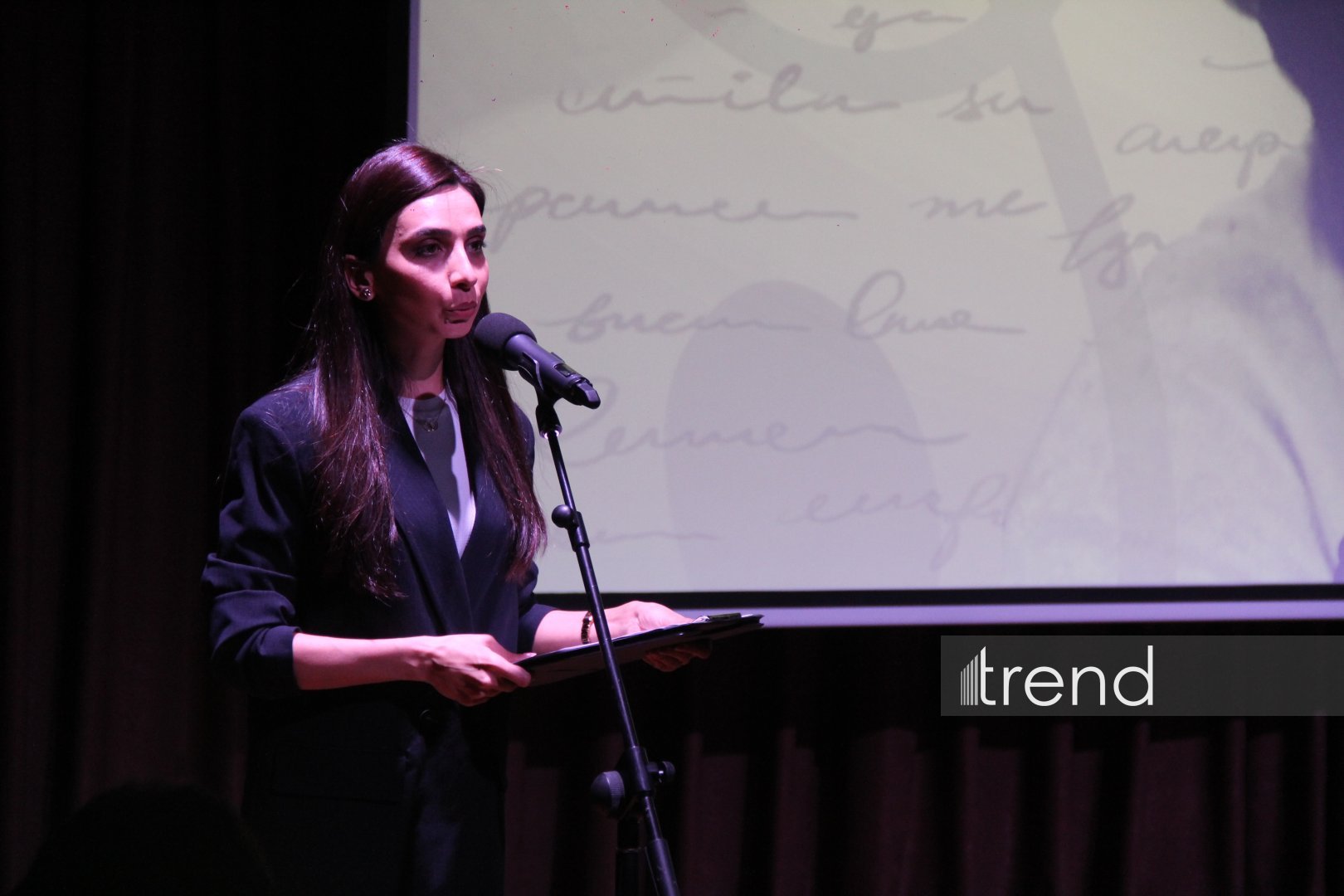 Bakıda zəngin mənəvi mədəniyyətə malik dünya vətəndaşı haqda "Gəl səndən danışaq, Humay" adlı xatirə gecəsi keçirilib (FOTO)