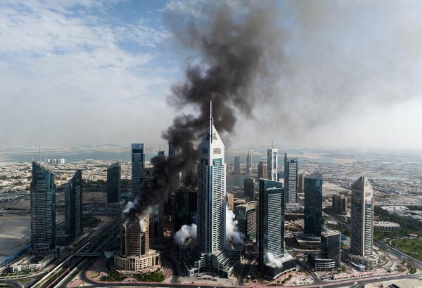 Dubayda dron hücumundan sonra Beynəlxalq Maliyyə Mərkəzinin binasından tüstü qalxıb