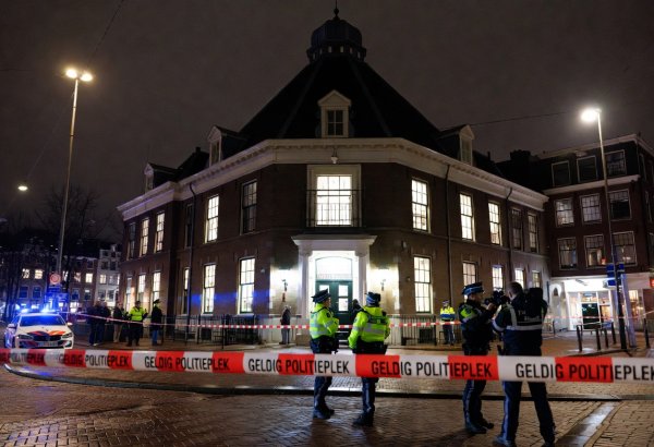 Amsterdamda yəhudi məktəbinin qarşısında partlayış törədilib (VİDEO) (YENİLƏNİB)