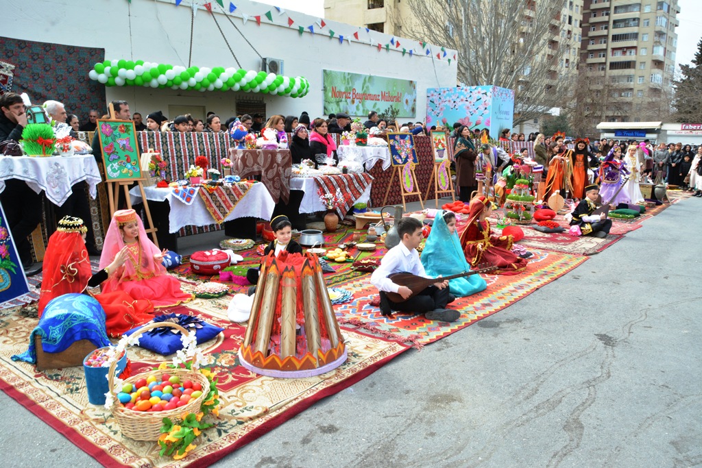 Paytaxtın Abad məhəllələrində Novruz şənlikləri keçirilir (FOTO)