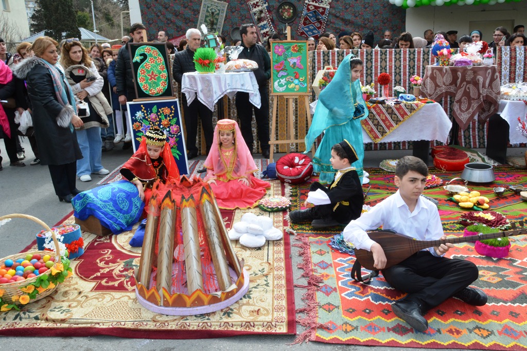 Paytaxtın Abad məhəllələrində Novruz şənlikləri keçirilir (FOTO)