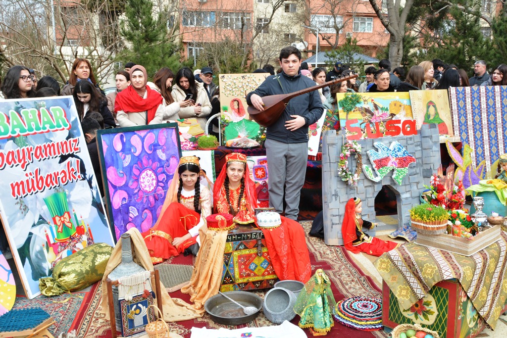 Paytaxtın Abad məhəllələrində Novruz şənlikləri keçirilir (FOTO)