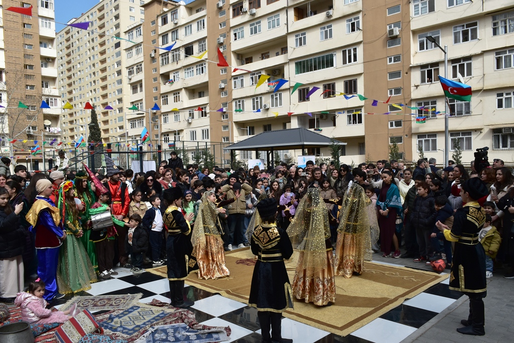 Paytaxtın Abad məhəllələrində Novruz şənlikləri keçirilir (FOTO)