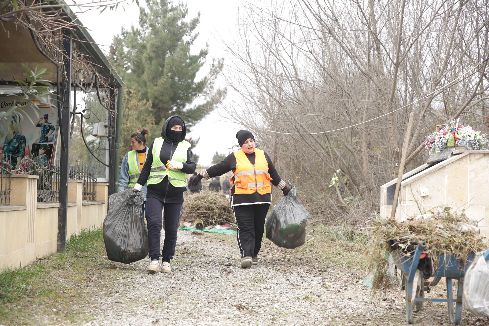 Xaçmazın şəhər, qəsəbə və kənd qəbiristanlıqlarında geniş iməcilik aksiyaları keçirilib (FOTO)