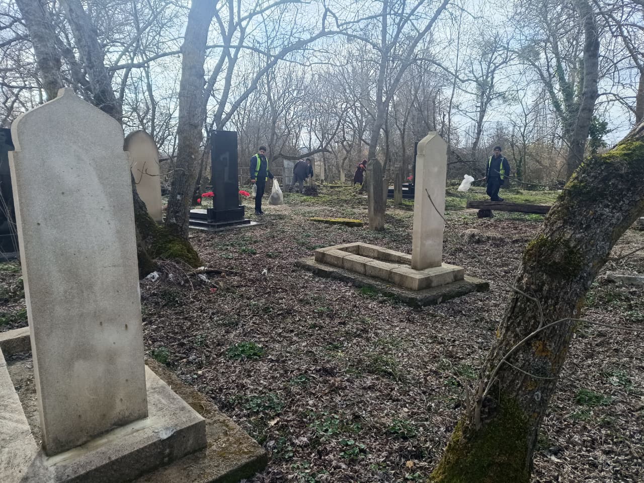 Xaçmazın şəhər, qəsəbə və kənd qəbiristanlıqlarında geniş iməcilik aksiyaları keçirilib (FOTO)