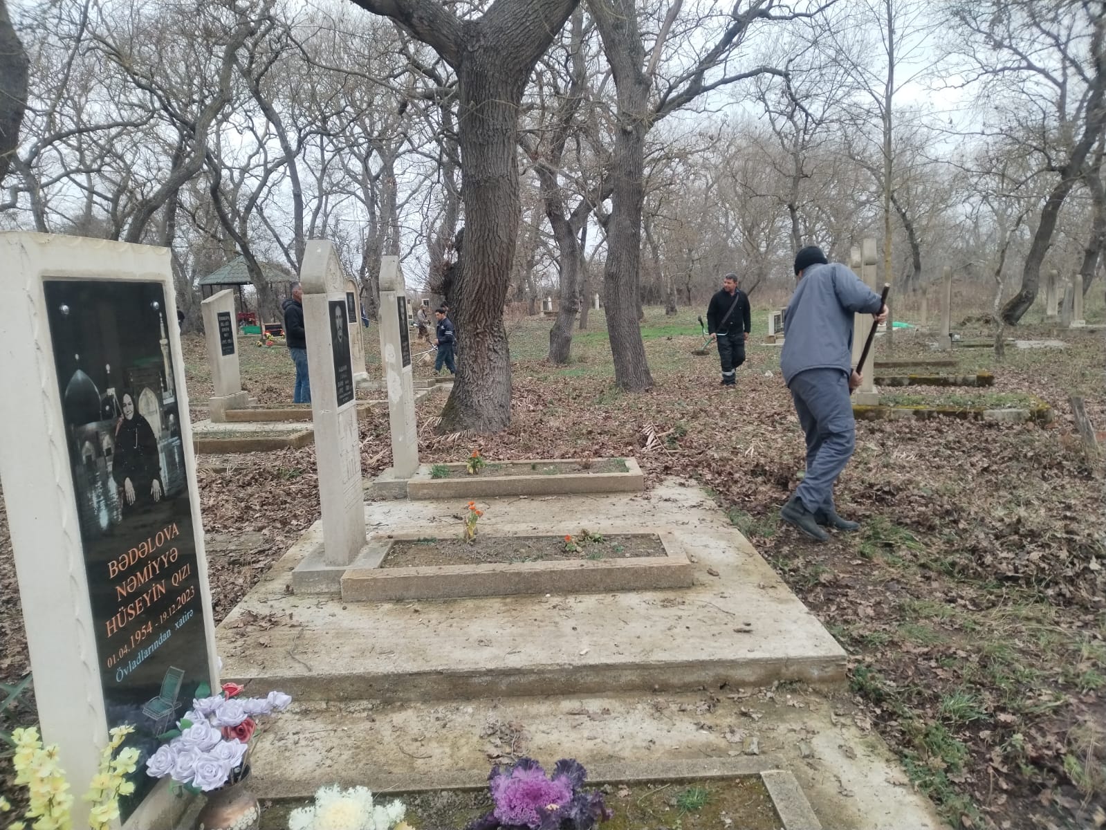 Xaçmazın şəhər, qəsəbə və kənd qəbiristanlıqlarında geniş iməcilik aksiyaları keçirilib (FOTO)