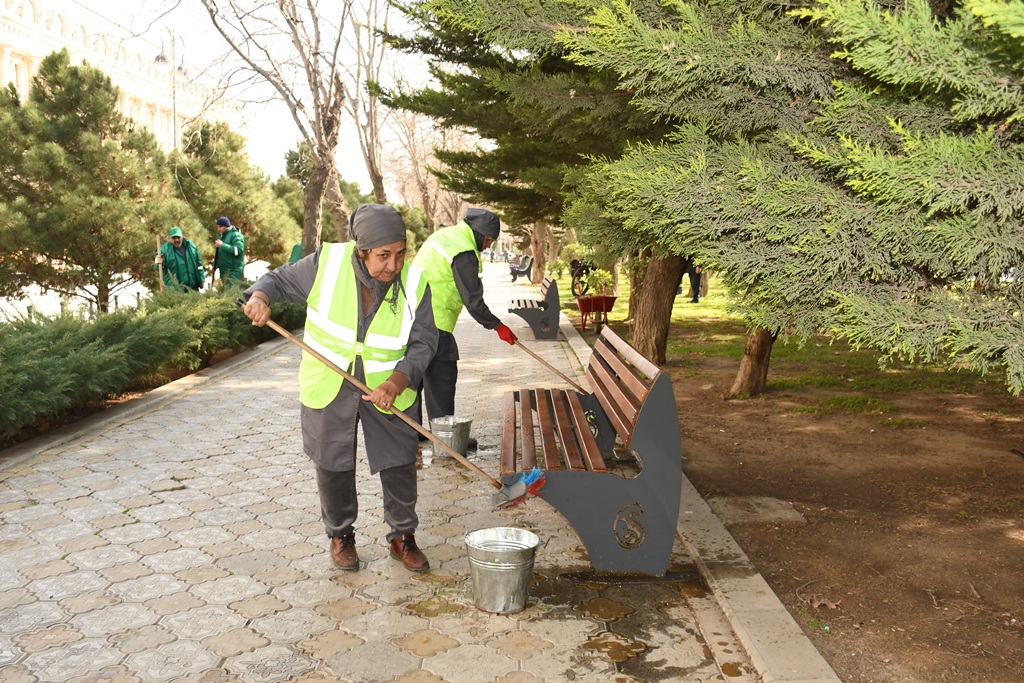 Bakıda Novruz ərəfəsində geniş təmizlik işləri aparılıb (FOTO)