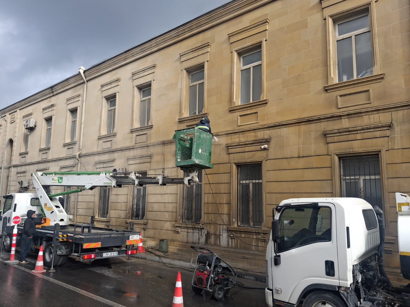 Bakıda Novruz ərəfəsində geniş təmizlik işləri aparılıb (FOTO)