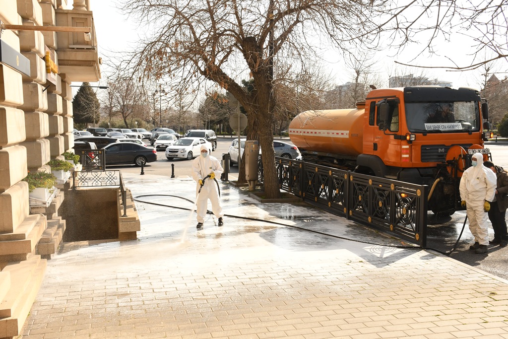 Bakıda Novruz ərəfəsində geniş təmizlik işləri aparılıb (FOTO)