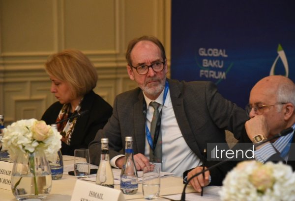 Hər böhran həm də yeni imkanlar yaradır - Alasdeyr Ross